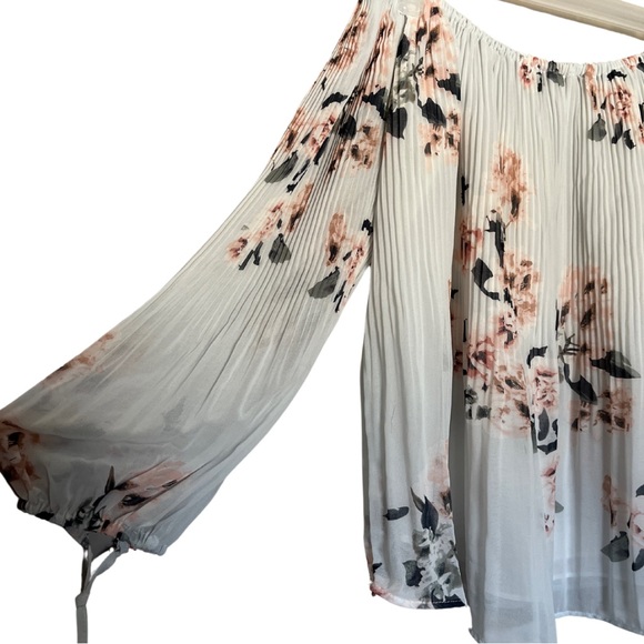 Off the shoulder floral top - Picture 2 of 2